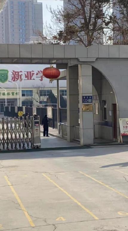 兰州：新亚中学安全隐患频出 “和尚撞钟”式监管伤害了谁？